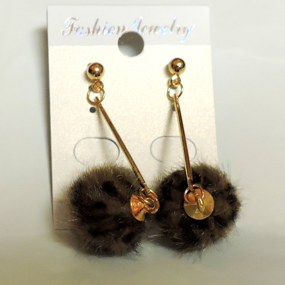 Puff Ball at the end of a Bar ... Dangle Earrings - Picture 5 of 7